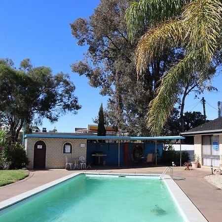 Capri Motel Balranald Eksteriør bilde