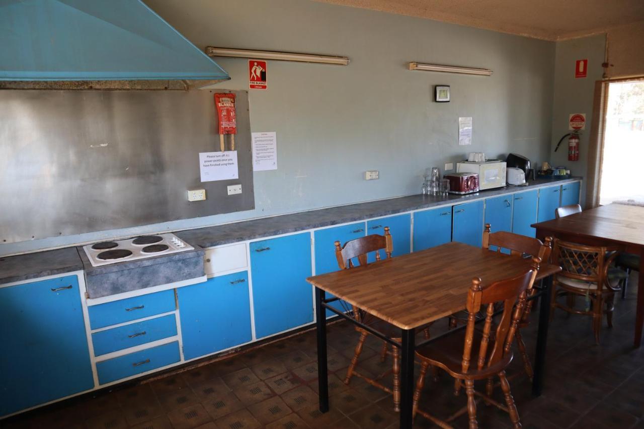 Capri Motel Balranald Eksteriør bilde
